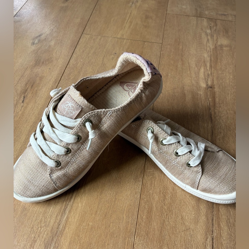 Roxy Gold Canvas Sneakers with tropical design on heels size 8